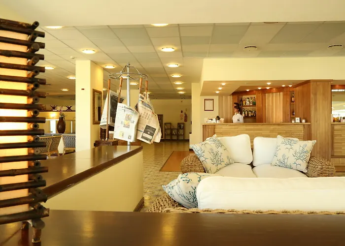 Hotel Pugnochiuso Del Faro 4*