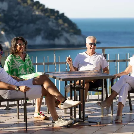 Отель Pugnochiuso Del Faro 4*