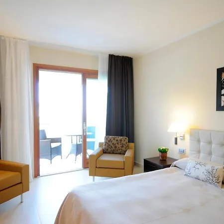 Отель Pugnochiuso Del Faro Вьесте