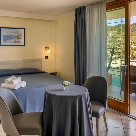 Pugnochiuso Del Faro Вьесте