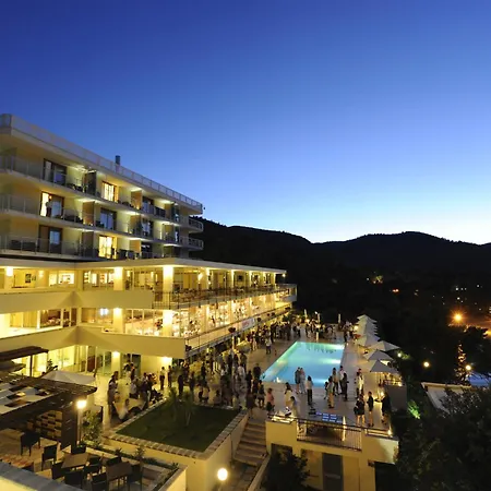 Pugnochiuso Del Faro Вьесте