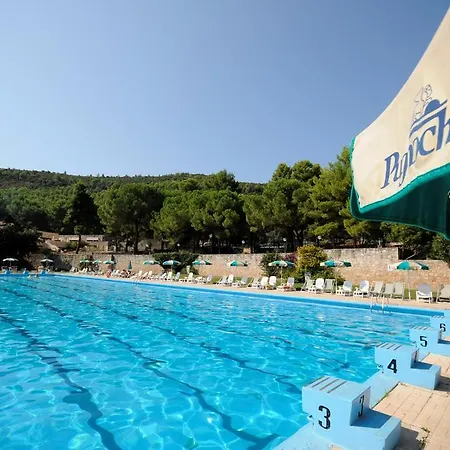 Отель Pugnochiuso Del Faro 4*