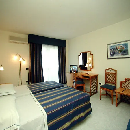 Отель Pugnochiuso Del Faro