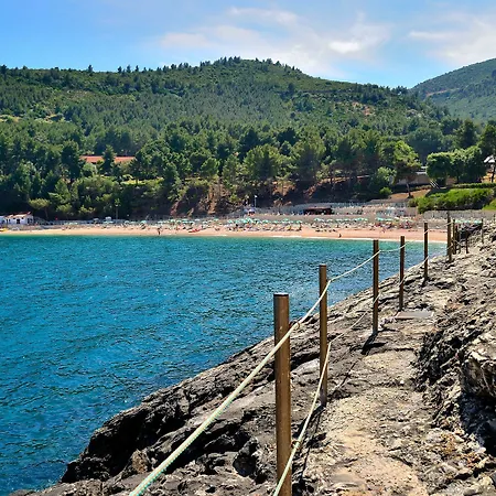 Отель Pugnochiuso Del Faro Вьесте